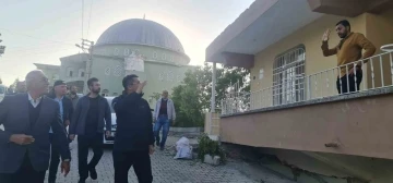 Vali Memiş, Hatay’da vatandaşların bayramını kutladı, depremde hayatını kaybedenler için dua etti
