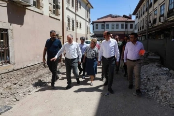 Vali Özkan ve Başkan Altay, Tarihi Valilik Binası restorasyon çalışmalarını yerinde inceledi
