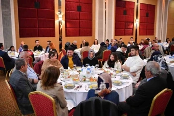 Vali Şıldak Edremit’te iftar programına katıldı
