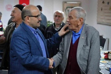 Vali Ustaoğlu, huzurevi sakinleriyle iftarda bir araya geldi
