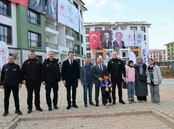 Vali Varol, kalıcı deprem konutlarını inceledi
