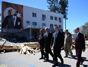 Vali Yılmaz: &quot;Fırtınada çatısı uçan okulu pazartesi günü tekrardan eğitim ve öğretime açacağız&quot;