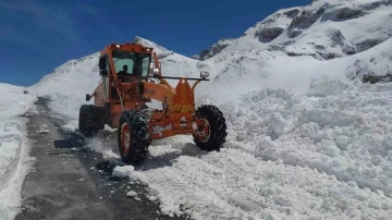 Van- Bahçesaray yolunda genişletme çalışmaları tamamlandı
