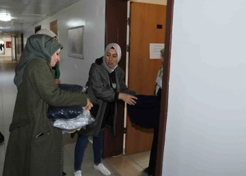 Van Büyükşehir Belediyesi yurtlarda kalan depremzedeleri unutmadı
