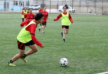 Van Büyükşehir Kadın Futbol Takımı yeni sezona hazır
