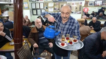 Van’da 81 yıllık çay evi nostaljiyi yaşatıyor
