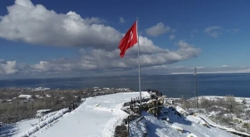 Van’da kar yağışı kartpostallık görüntüler oluşturdu
