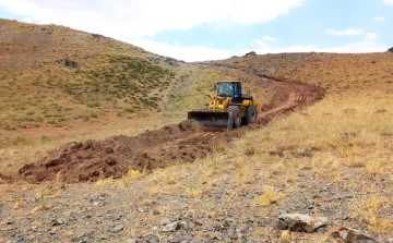 Van’da yol çalışmaları devam ediyor
