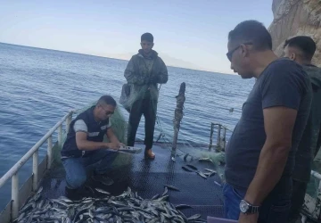 Van’daki balıkçı barınaklarında inci kefali denetimi
