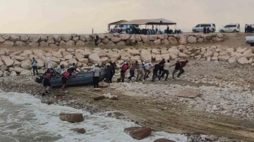 Van Gölü’nde kaybolan genci arama çalışmalarına olumsuz hava şartları nedeniyle ara verildi
