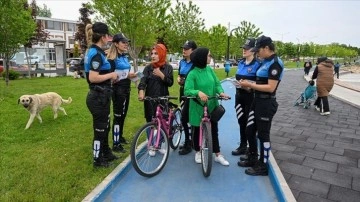 Van polisi vatandaşları boğulmaya karşı bilgilendiriyor