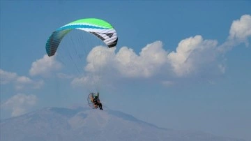 Van'da düzenlenen Yamaç Paraşütü ve Paramotor Hedef Şampiyonası sona erdi