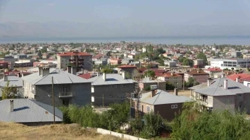 Vanlı öğrenciler mahallelerine okul istiyor
