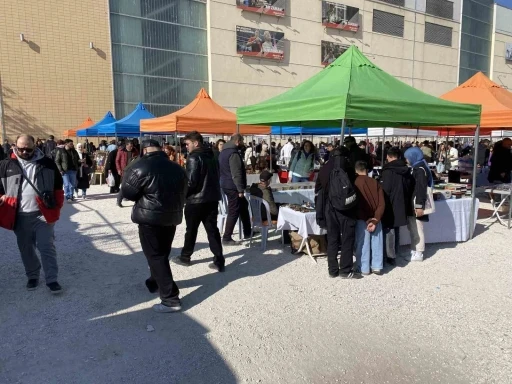 Vatandaşlar antika pazarında yoğunluk oluşturdu
