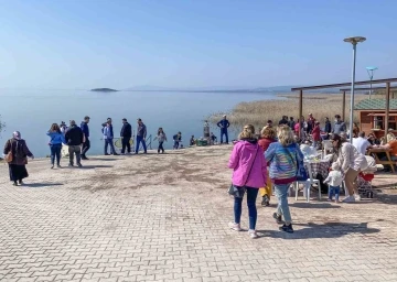 Vatandaşlar Avrupa Leylek Köyü Eskikaraağaç’a akın etti