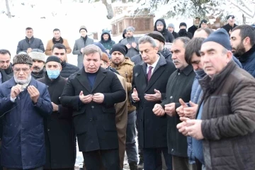 Vefat eden Erzincan Valisi Aydoğdu’nun babaannesi son yolculuğuna uğurlandı