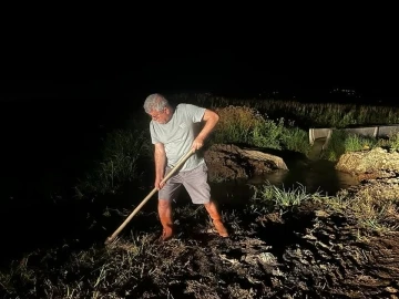 Vekillik vazifesini tamamlayan Posacı, küreğini eline aldı
