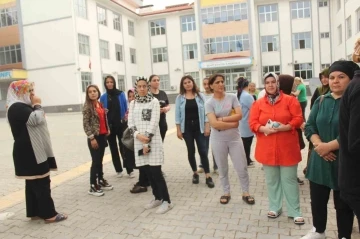 Veliler okulun kapatılıp çocukların başka okula gönderilmesine tepki gösterdi