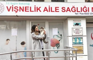 Vişnelik Aile Sağlığı Merkezi’nin sevimli kedisi
