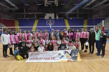 Voleybol turnuvasının şampiyonu Rüya Takımı
