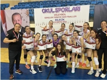 Voleybolda üst üste 2. kez Türkiye finallerine yükseldiler
