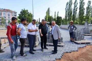 Yahyalı’da yeni açılan yollara parke döşeniyor
