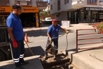 Yalova Belediyesi’nden mazgallarda temizlik
