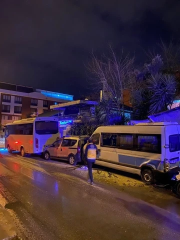 Yalova’da 4 araçlı zincirleme kaza
