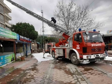 Yalova’da çatı yangını korkuttu
