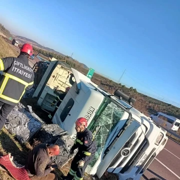 Yalova’da kontrolden çıkan tır devrildi: 1 yaralı
