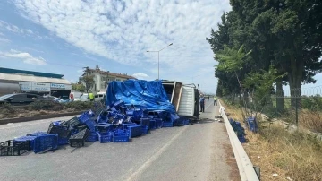 Yalova’da tırla çarpışan kamyonet devrildi: 2 yaralı
