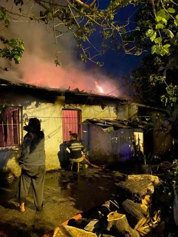 Yangında dumandan etkilenen yaşlı kadın hayatını kaybetti
