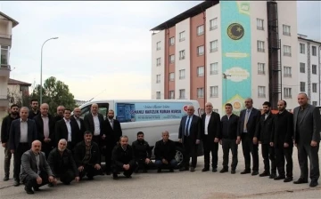 Yaptıkları bağışlarla hafızlık kurslarına hizmet aracı hediye ettiler
