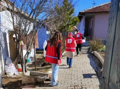 Yardım kolileri kapı kapı gezilerek ihtiyaç sahibi ailelere ulaştırıldı
