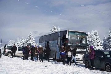 Yarıyıl tatilinin son günlerinde Uludağ’a tatilci akını
