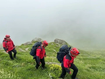 Yaylada dolaşırken siste kaybolan 5 kişi kurtarıldı
