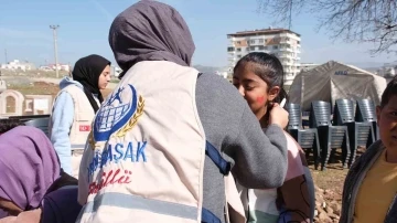 Yedi Başak depremzedelerin yaralarını sarıyor
