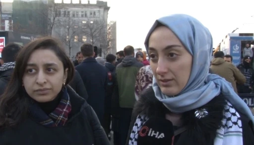 Yeni yılın ilk günü Galata Köprüsü’nde düzenlenen yürüyüşte vatandaşlardan Filistin’e destek mesajları
