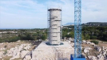 Yeniden ayağa kaldırılan Patara Deniz Feneri'nin son basamağı konuldu