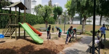 Yenişehir Belediyesi, park ve yeşil alanlarda çalışmalarını sürdürüyor
