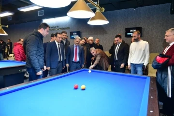 Çınar, bilardo oynayarak turnuvayı başlattı