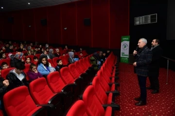 Yeşilyurt’ta yetim ve öksüz çocuklara sinema keyfi
