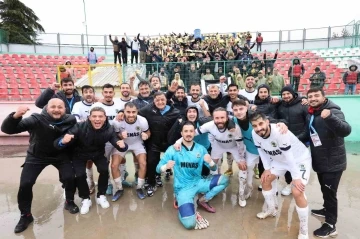 Yılmaz Vural yönetimindeki Menemen FK, zirveye oynuyor
