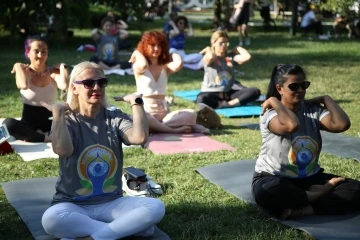 Yoga tutkunları Nilüfer’de buluştu
