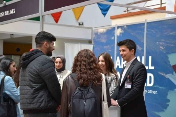 Yoğun ilgi gören İKAF’23’ün ilk günü tamamlandı
