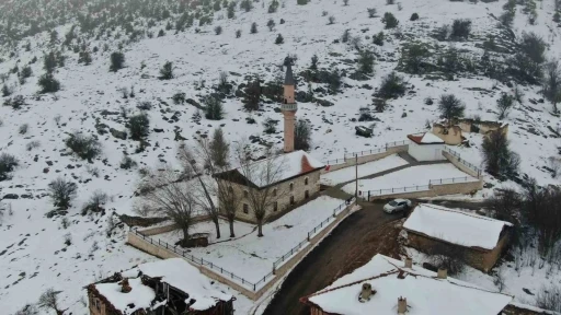 Yok olma riskiyle karşı karşıyaydı: Tarihi cami yeniden ibadete açıldı
