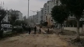 Yol çalışmasında doğalgaz borusu zarar gördü, gaz kaçağı paniğe neden oldu
