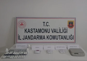 Yol kontrolünde araçta yapılan aramada uyuşturucu yakalandı
