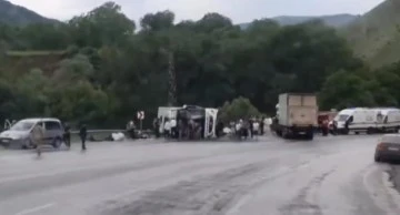 Yolcu otobüsü TIR'la çarpıştı: 2 ölü, 4’ü ağır 30 yaralı