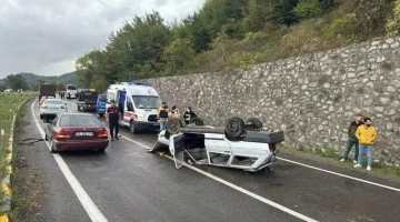 Yolcu otobüsüne çarpan otomobil takla attı: 7 yaşındaki çocuk hayatını kaybetti